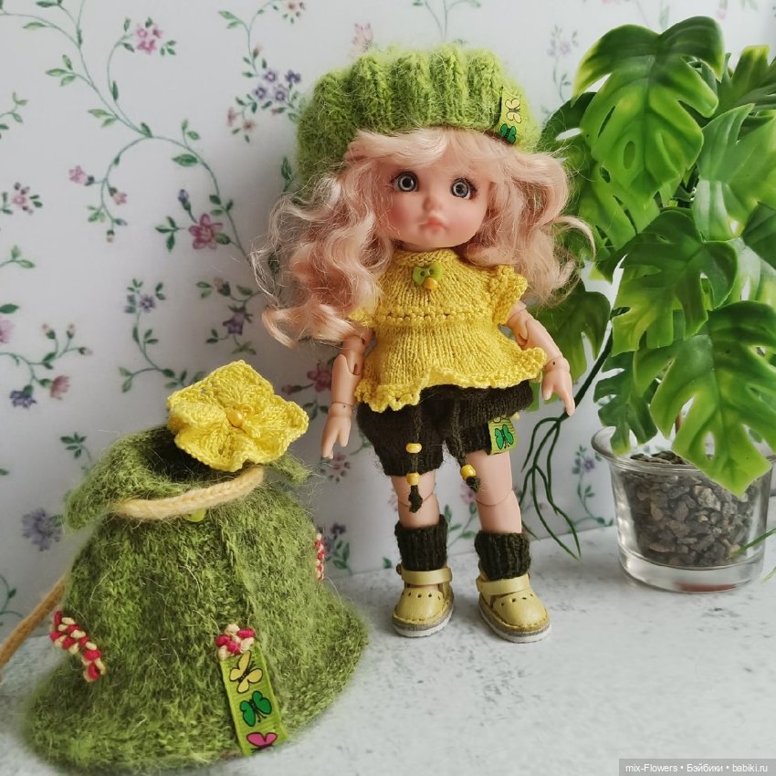 Вяжу куколкам.. Желто-зеленый топик (фото 9)