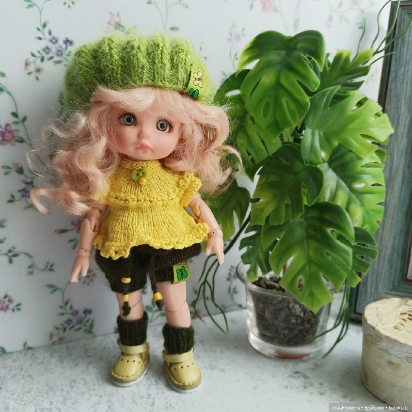 Вяжу куколкам.. Желто-зеленый топик