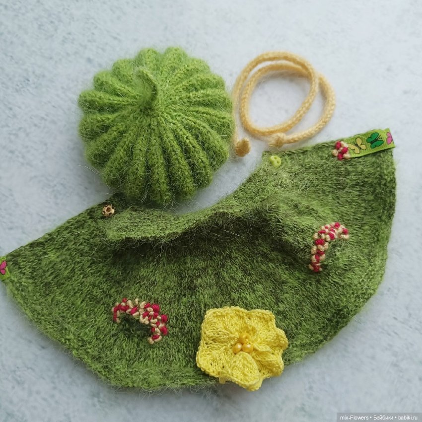 Вяжу куколкам.. Желто-зеленый топик