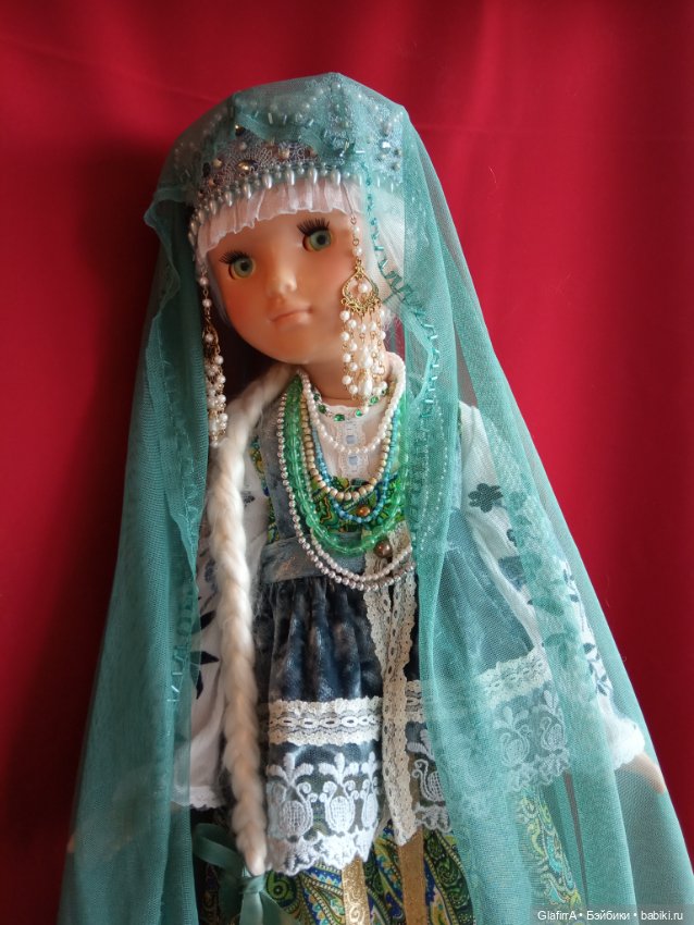 «Во всех ты, душенька, нарядах хороша!..» Сказочная Хозяйка Медной горы меняет наряды