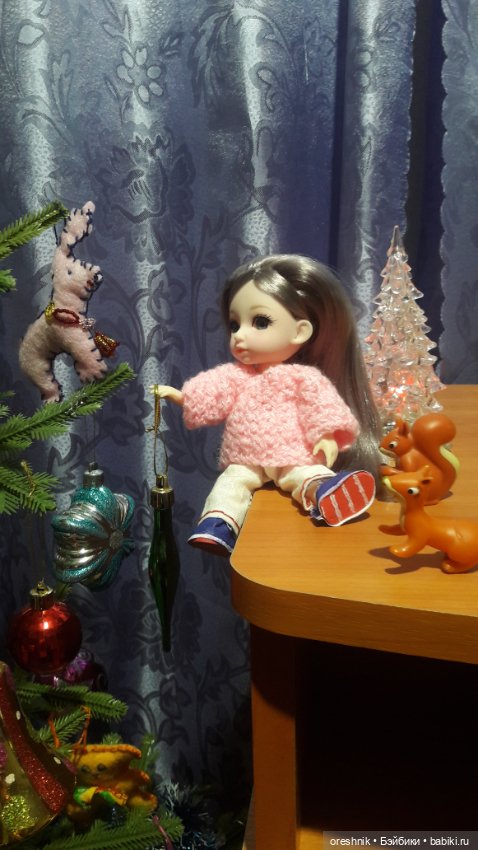 Новый Год подходит – ёлку в дом заводит (фото 4)