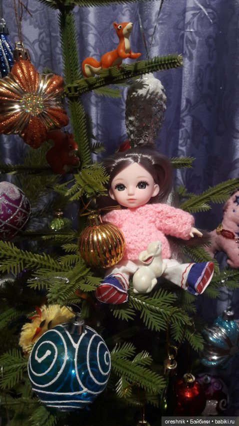 Новый Год подходит – ёлку в дом заводит (фото 7)