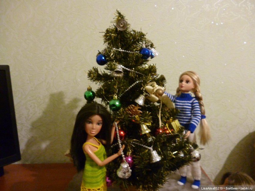 Предновогодняя суета или как мои девочки наряжали ёлочку 🎄