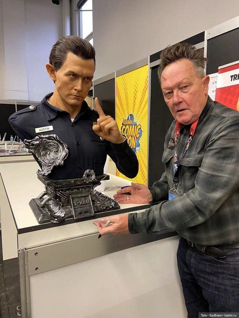 64-летний Рoберт Πaтрик и бюст Т-1000 на прошeдшeм Соmic-Cоn в Гермaнии (фото 3)