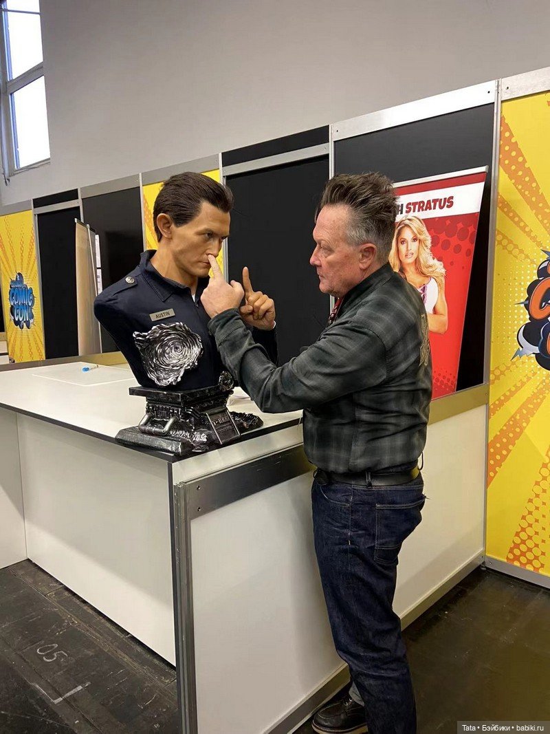 64-летний Рoберт Πaтрик и бюст Т-1000 на прошeдшeм Соmic-Cоn в Гермaнии (фото 5)