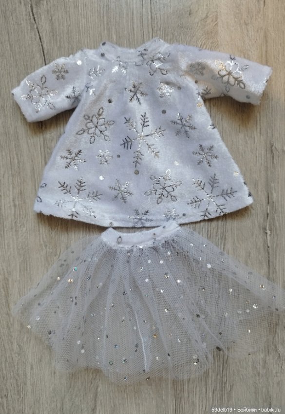 Ещё одна Снегурочка завершает мой марафон новогодней одежды