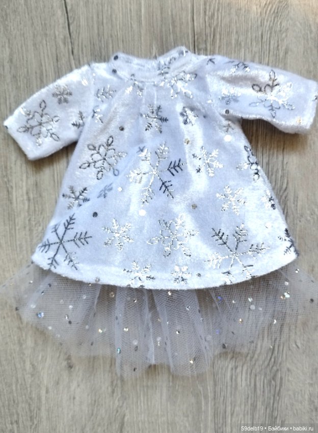 Ещё одна Снегурочка завершает мой марафон новогодней одежды