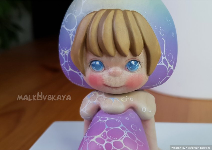 Деревянная девочка на ладошку (фото 3)