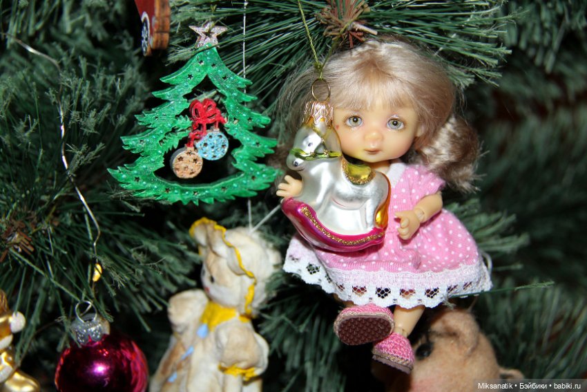 Ёлки по городу мчатся, счастье приносят людям