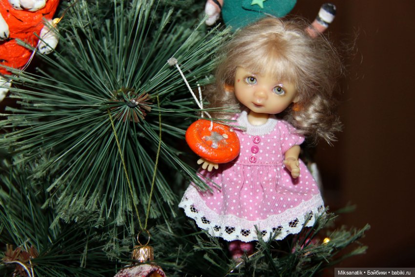 Ёлки по городу мчатся, счастье приносят людям