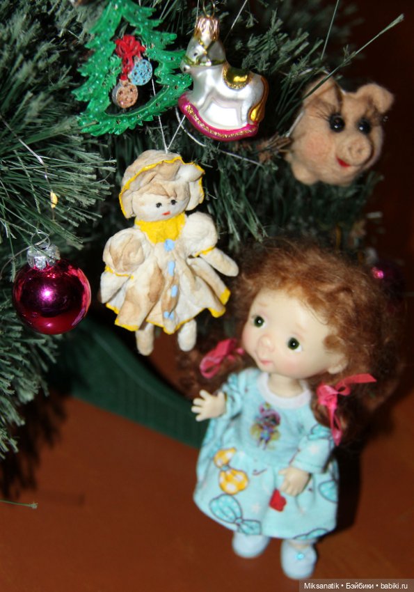 Ёлки по городу мчатся, счастье приносят людям