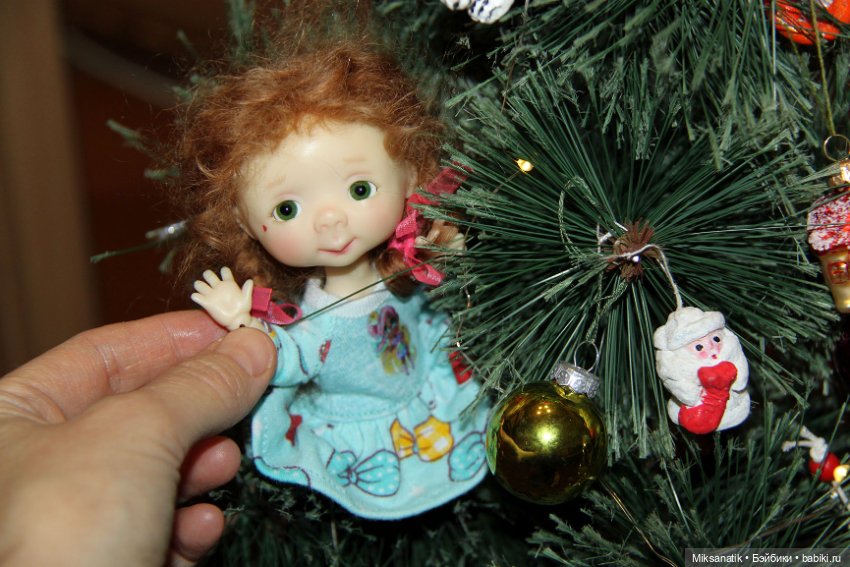 Ёлки по городу мчатся, счастье приносят людям