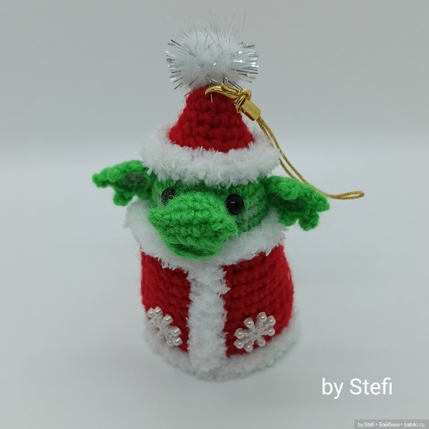 Дракошка в костюме Деда Мороза (фото 3)