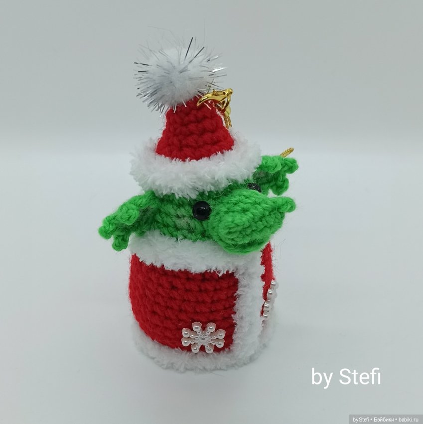 Дракошка в костюме Деда Мороза (фото 2)