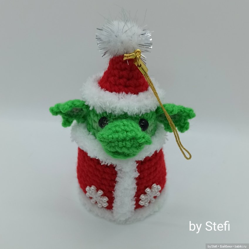 Дракошка в костюме Деда Мороза (фото 8)