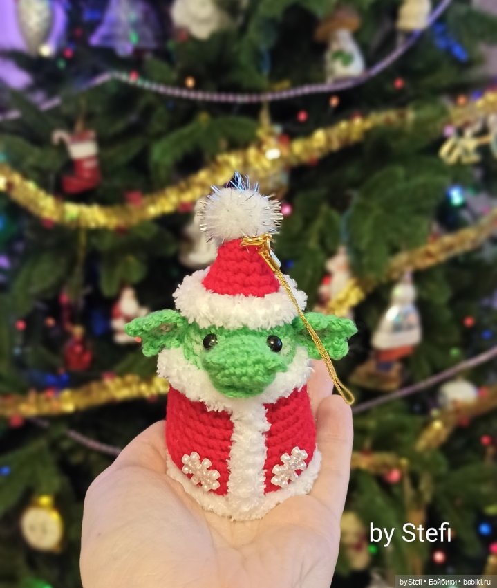 Дракошка в костюме Деда Мороза (фото 9)