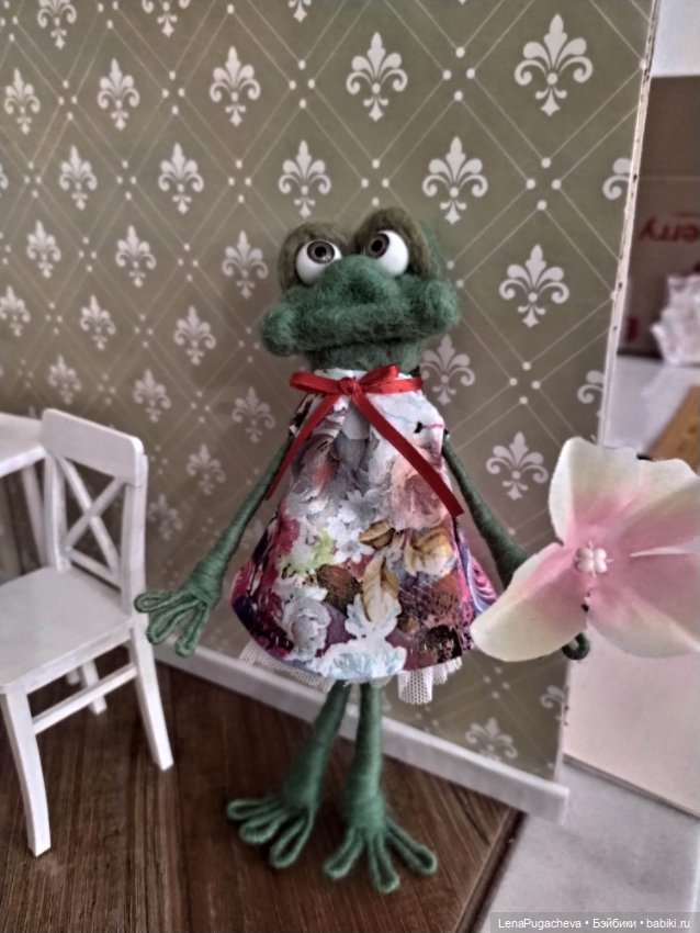 Лягушка "Мне бы в небо" валяная игрушка (фото 5)