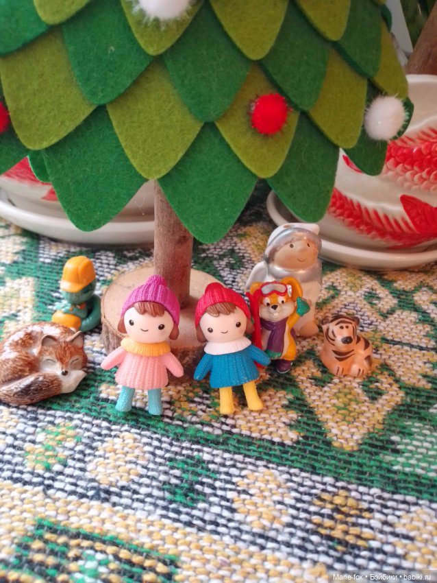 ...и самые маленькие поздравляют с Новым годом