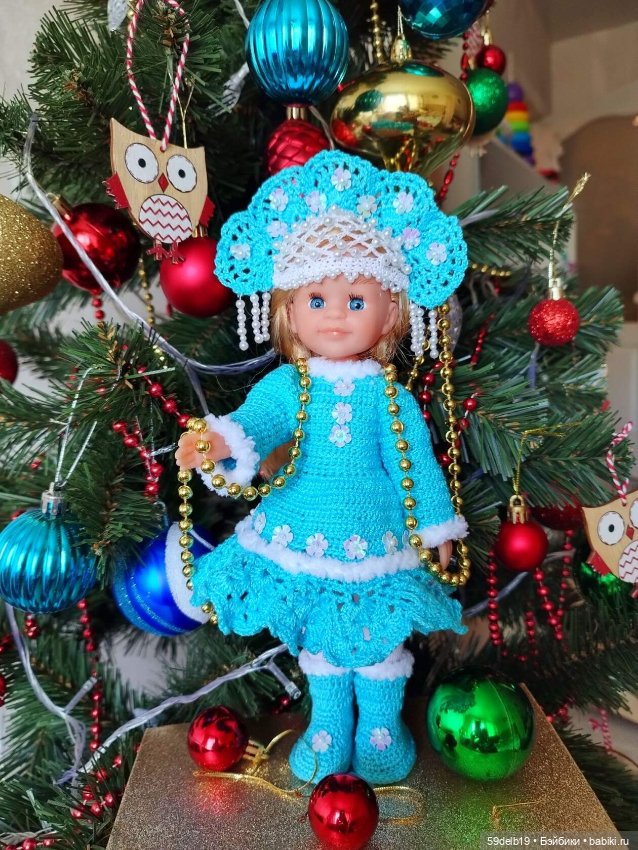 Поздравление с Новым годом от Снегурочек