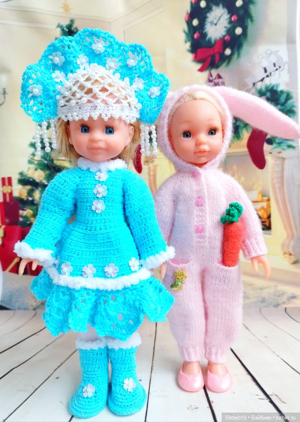 Поздравление с Новым годом от Снегурочек