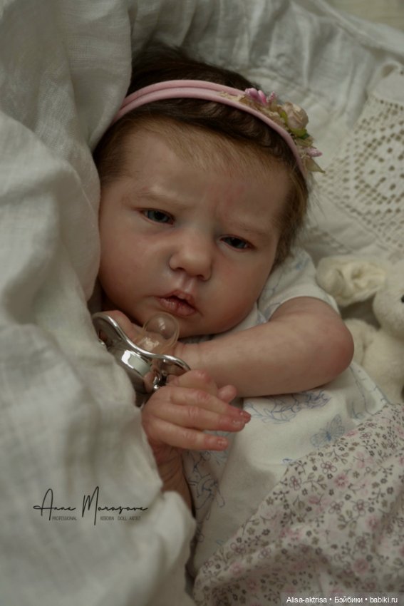 Первая куколка 2023 года - малышка Элли Сью