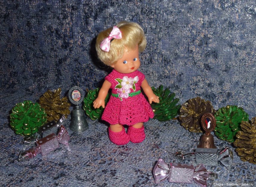 Вязаный наряд "Малиновое Счастье" на кукол косолапок и кисс ми - 17 см и 18 см (фото 6)