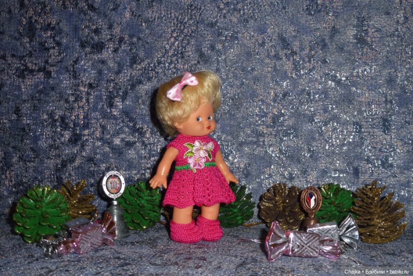 Вязаный наряд "Малиновое Счастье" на кукол косолапок и кисс ми - 17 см и 18 см (фото 2)