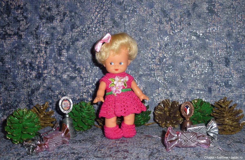 Вязаный наряд "Малиновое Счастье" на кукол косолапок и кисс ми - 17 см и 18 см (фото 3)