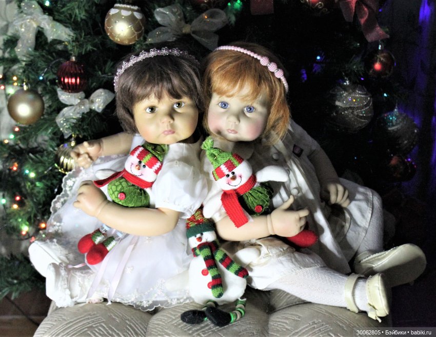 Мауси и Либхен возле новогодней елки