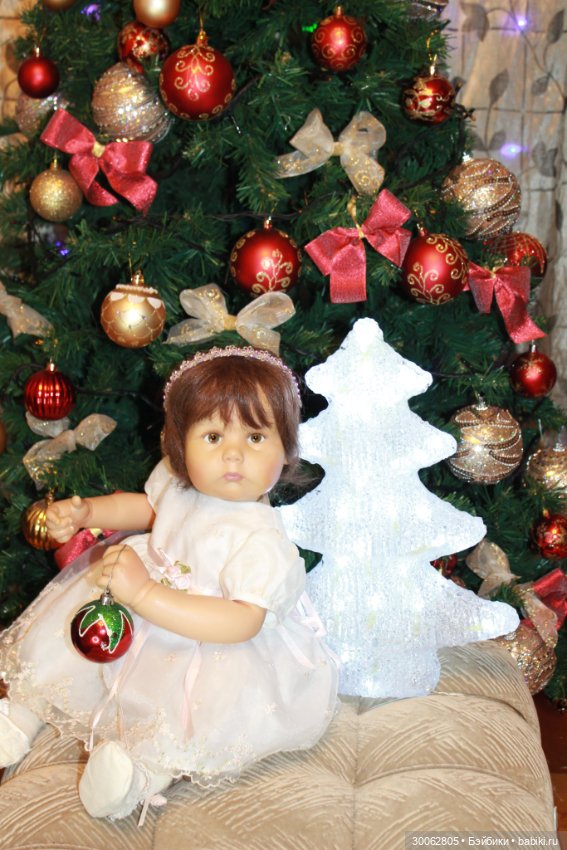 Мауси и Либхен возле новогодней елки (фото 8)