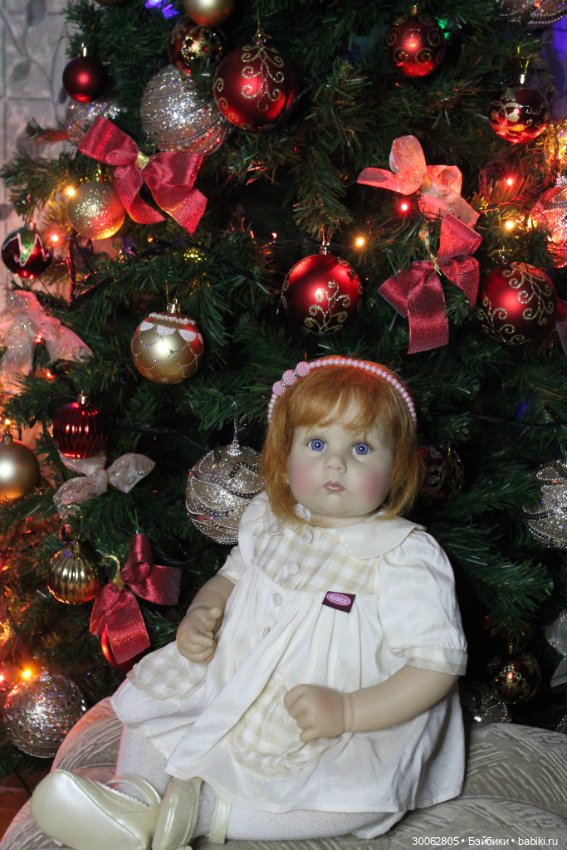 Мауси и Либхен возле новогодней елки (фото 5)