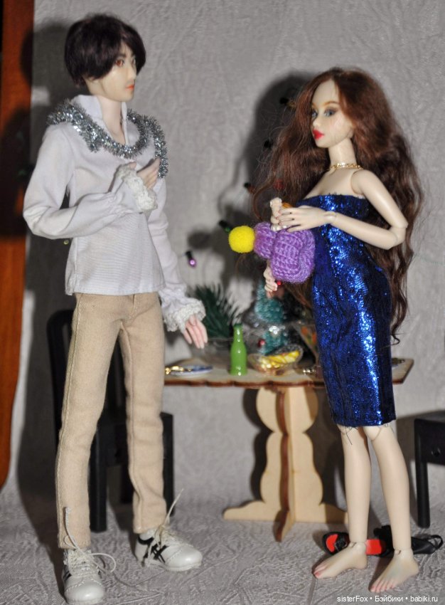 Празднование нового года и обмен подарками