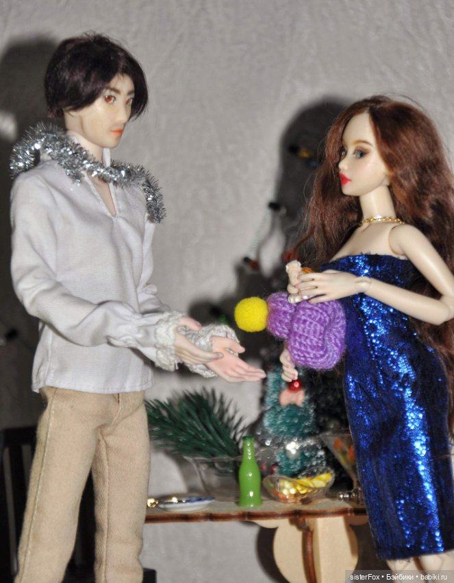 Празднование нового года и обмен подарками