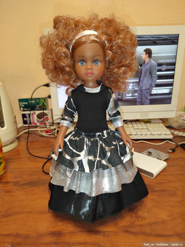 Кукла, которой идет любой наряд, или всеобщее переодевание