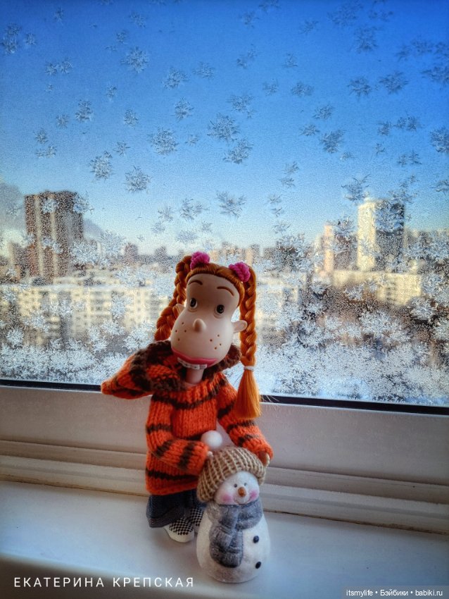 Веснушка Thornberry Торнберри и снежинки на окне❄️ (фото 5)
