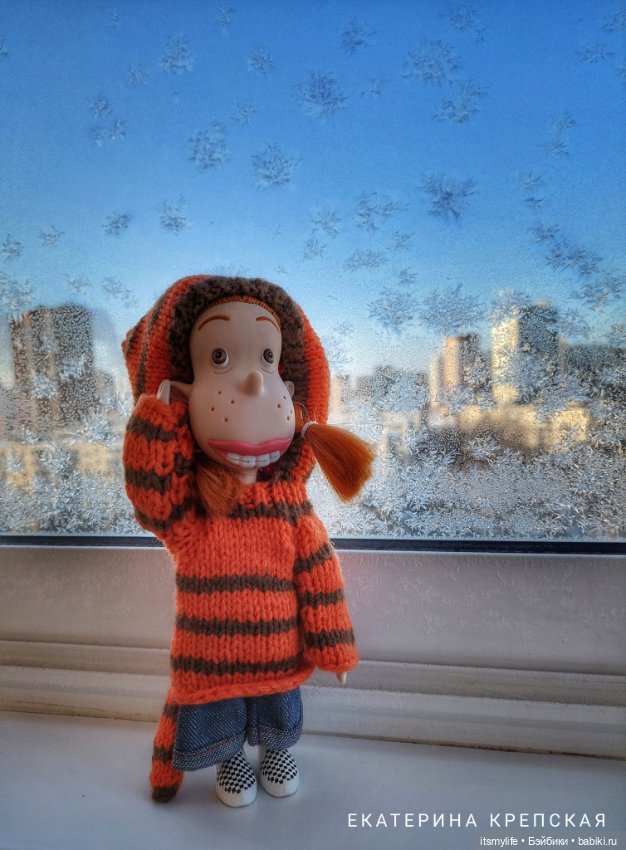 Веснушка Thornberry Торнберри и снежинки на окне❄️