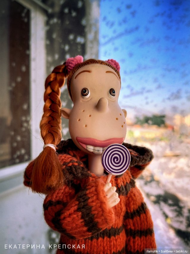 Веснушка Thornberry Торнберри и снежинки на окне❄️