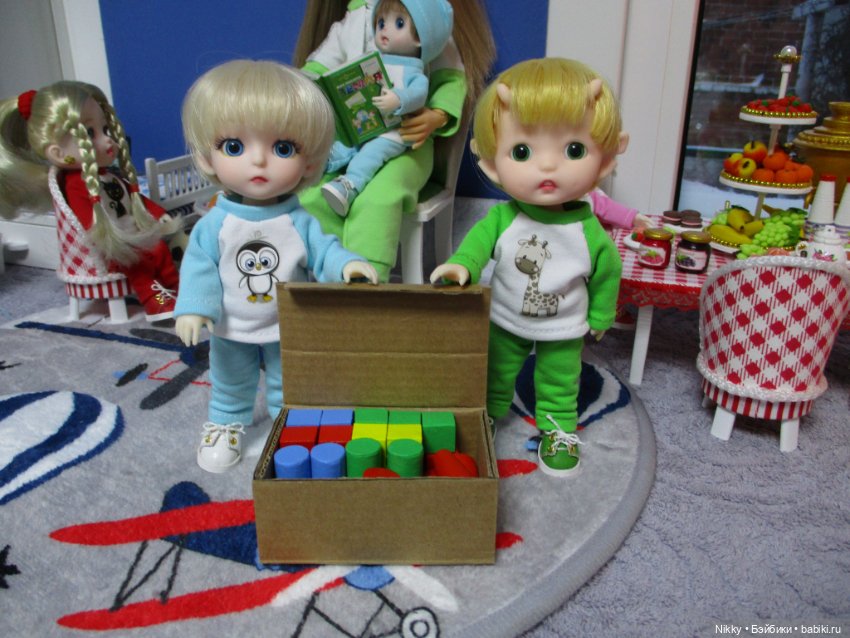 Игрушки и мебель для кукол из картона (фото 8)