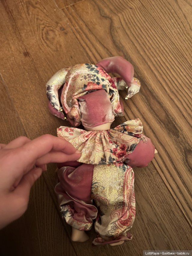Что можно делать с неизвестной фарфоровой куколкой