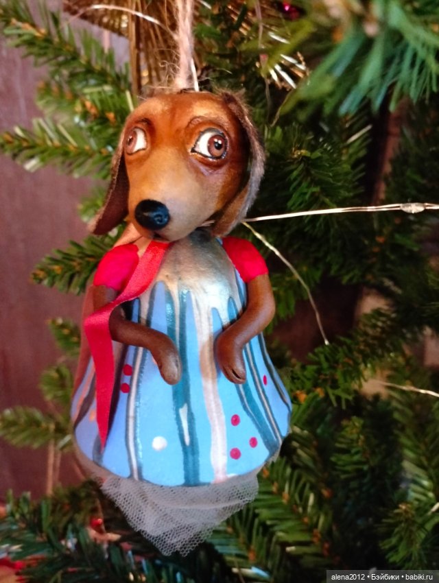 Пора убирать ёлку, а так не хочется. Фото на память