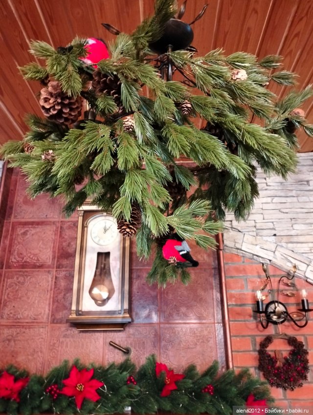 Пора убирать ёлку, а так не хочется. Фото на память