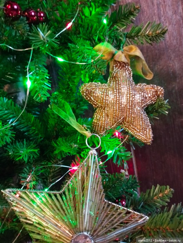 Пора убирать ёлку, а так не хочется. Фото на память (фото 6)