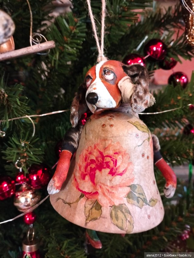 Пора убирать ёлку, а так не хочется. Фото на память