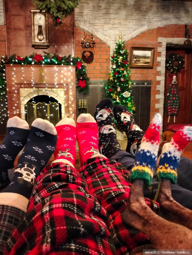 Пора убирать ёлку, а так не хочется. Фото на память