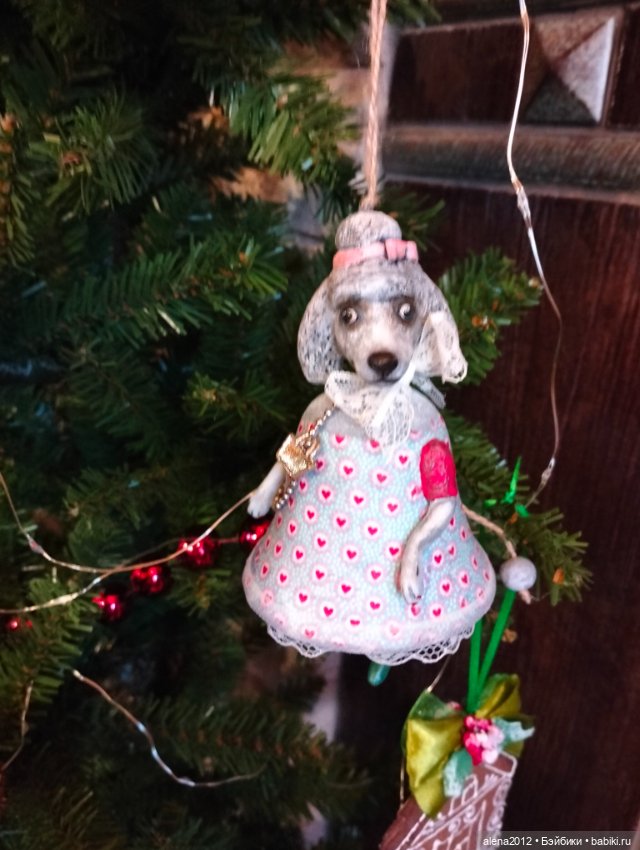 Пора убирать ёлку, а так не хочется. Фото на память