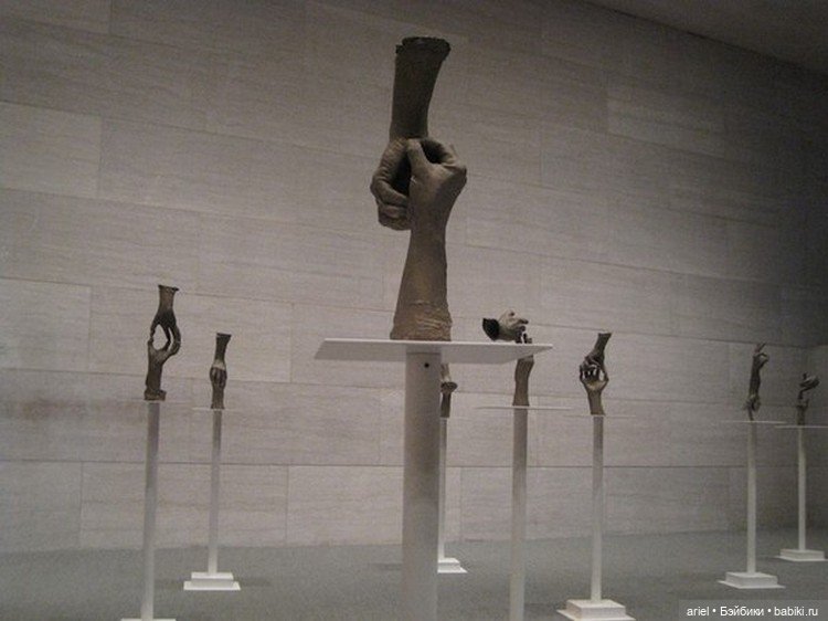 Инсталляция «15 пар рук» от Брюса Наумана (Bruce Nauman) (фото 6)