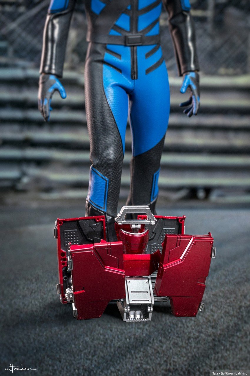 Релиз фигурки Тони Старка и костюма Марк V в масштабе 1/6 от Hot Toys (фото 6)