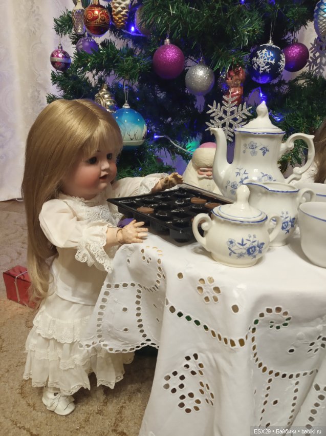 Новогодние праздники с антикварными куклами
