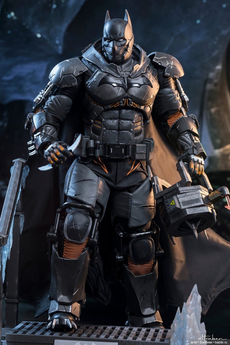 Фигурка Бэтмена (в бронекостюме XE) от Hot Toys по мотивам игры "Batman: Arkham Origins" (фото 4)
