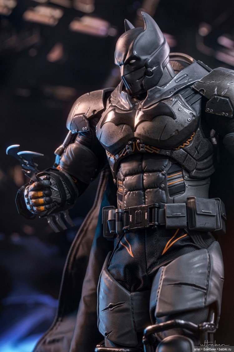 Фигурка Бэтмена (в бронекостюме XE) от Hot Toys по мотивам игры "Batman: Arkham Origins"